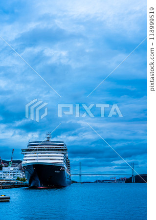 Passenger ship arriving at Nagasaki Port (Westerdam) Evening view from Waterfront Forest Park [Nagasaki City] 118999519