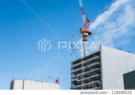 重建區施工現場及塔吊 重建區施工現場及塔吊 118999526