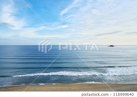 Summer in Tottori Prefecture: Waves crashing on the shore of the Tottori Sand Dunes and Whale Island in the early morning Summer in Tottori Prefecture: Waves crashing on the shore of the Tottori Sand Dunes and Whale Island in the early morning 118999640