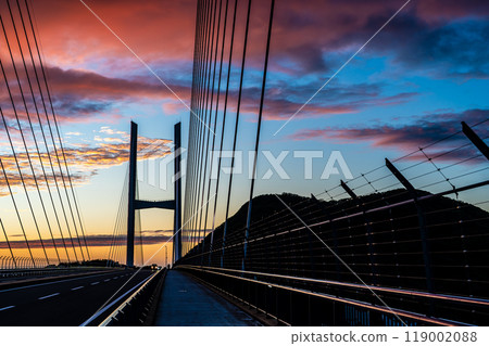 Megami Bridge and the deep red sunset [Nagasaki City] 119002088