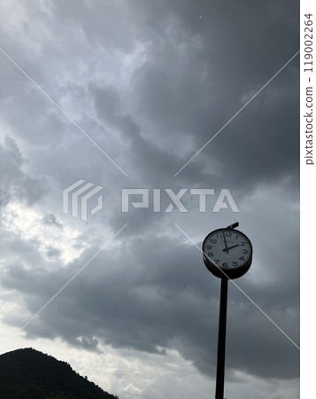 烏雲和時鐘 烏雲和時鐘 119002264