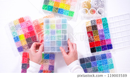 Beads, Hands, top view 119003589