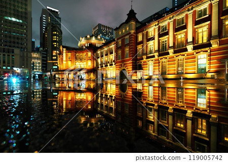 Tokyo Station in Light, Darkness and Rain 119005742