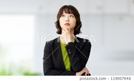 思考的女商人 119007648