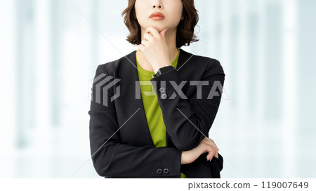 思考的女商人 119007649