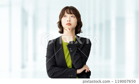 思考的女商人 119007650