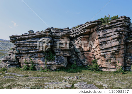 Low syenite rock igneous mountain formation. cooled layers of magma. Climbing training area 119008337