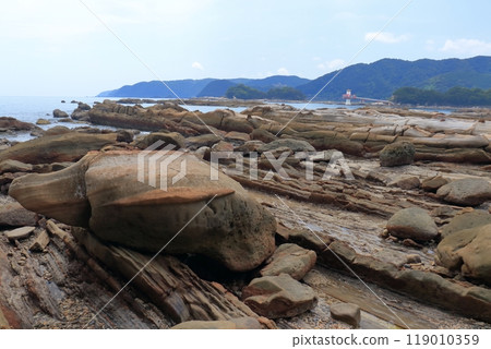 The scenic beauty of Tatsukushi Coast in summer (Tosashimizu City, Kochi Prefecture) 119010359