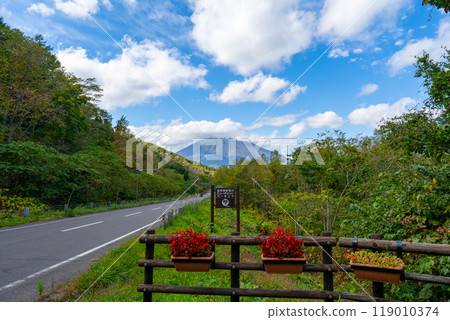 通往羊蹄山的北海道公路風景 通往羊蹄山的北海道公路風景 119010374