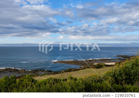 Beautiful coast along the Great Ocean Walk - Marengo 119010761