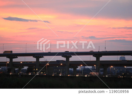 Evening view of Arakawa River, Nishiarai Bridge and Metropolitan Expressway Ring Route [Adachi Ward, Tokyo] 119010956