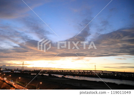 Arakawa scenery/Ogi Ohashi Bridge, Nippori Toneri Liner and Metropolitan Expressway Loop Line [Adachi Ward, Tokyo] 119011049