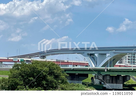 Arakawa scenery, Ogi Ohashi, Shuto Expressway and Nippori Toneri Liner [Adachi-ku, Tokyo] 119011050