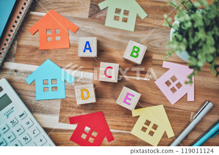 Multiple colorful houses and alphabet ABCDE 119011124