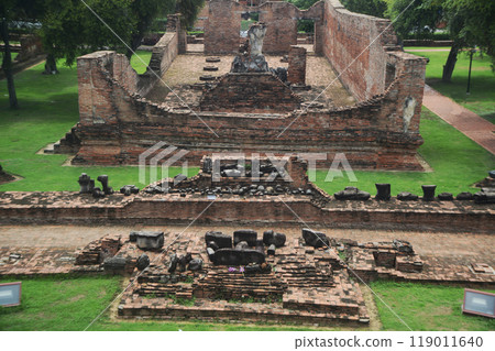 Top view of Wat Ratchaburana is the largest and oldest temple. Has a reputation and is very famous for being attacked by a number of criminal groups.Illegally dug a crypt inside the main Pagoda.  119011640