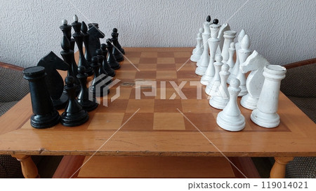 Old chess on an old chessboard 119014021