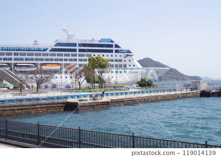 停泊在廣島港的遊輪景觀 停泊在廣島港的遊輪景觀 119014139