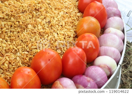 fried flattened rice and chanachur stock with onion, tomato, lemon 119014622