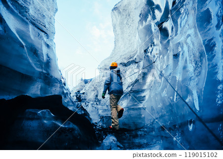 Ice caves and icebergs in Iceland Ice caves and icebergs in Iceland 119015102