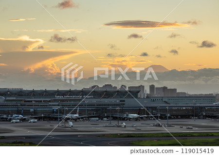 Evening view of Tokyo Haneda Airport 119015419
