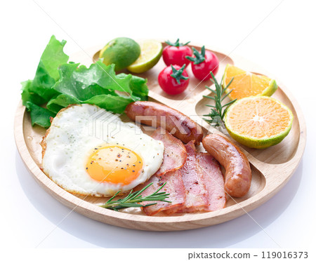 Breakfast image (salad, fried egg, sausage, bacon) Breakfast image (salad, fried egg, sausage, bacon) 119016373