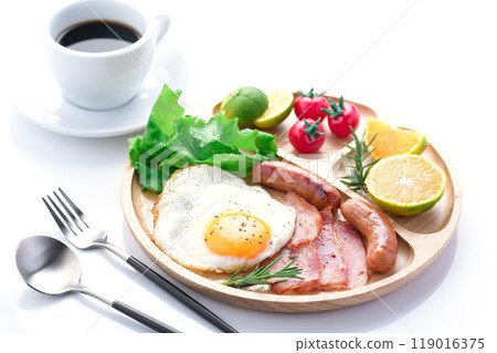 Breakfast image (fried egg, sausage, bacon, coffee) Breakfast image (fried egg, sausage, bacon, coffee) 119016375