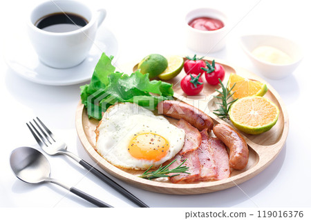 早餐圖（煎蛋、香腸、培根、咖啡） 119016376