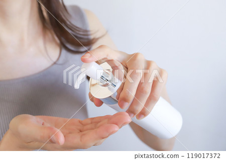 Skin care: A woman applying lotion Skin care: A woman applying lotion 119017372