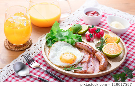 Breakfast image (salad, fried egg, sausage, bacon, mandarin oranges, orange juice) Breakfast image (salad, fried egg, sausage, bacon, mandarin oranges, orange juice) 119017597