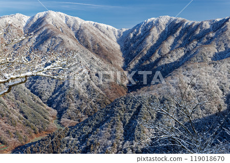從丹澤/鍋割山嶺看到的霜樹主嶺 從丹澤/鍋割山嶺看到的霜樹主嶺 119018670