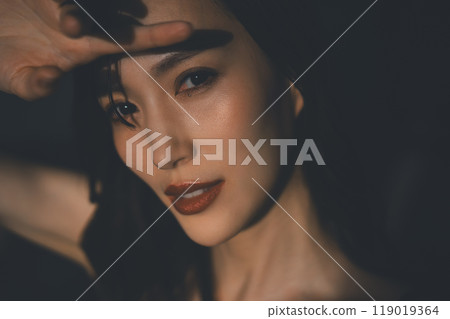 Beauty portrait of young woman Beauty portrait of young woman 119019364