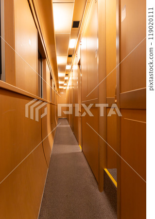 Sunrise Express臥舖特快列車內的風景 Sunrise Express臥舖特快列車內的風景 119020111