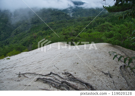 Shosenkyo's white sand mountain 119020128