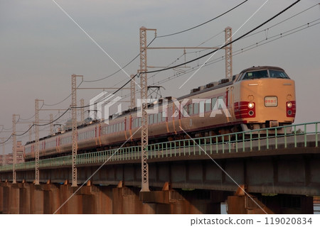 183 (189) series train (consolidated special) crossing the Sagami River on the Tokaido Line with the body painted in the sunset_Photo taken on 2009/9/11 183 (189) series train (consolidated special) crossing the Sagami River on the Tokaido Line with the body painted in the sunset_Photo taken on 2009/9/11 119020834