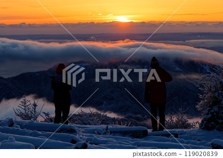 Climbers watching the sunrise at the summit of Mt. Tonodake in Tanzawa in winter Climbers watching the sunrise at the summit of Mt. Tonodake in Tanzawa in winter 119020839