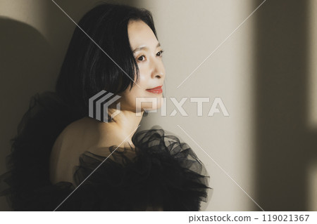 Beauty image of middle-aged women 119021367