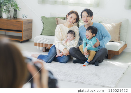 A family relaxing in the living room 119021422