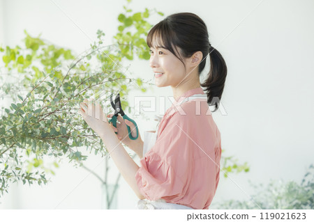 圍裙的女人 119021623