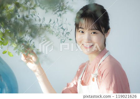 圍裙的女人 119021626