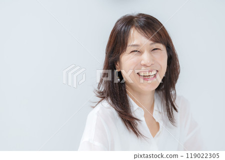 Female portrait 119022305