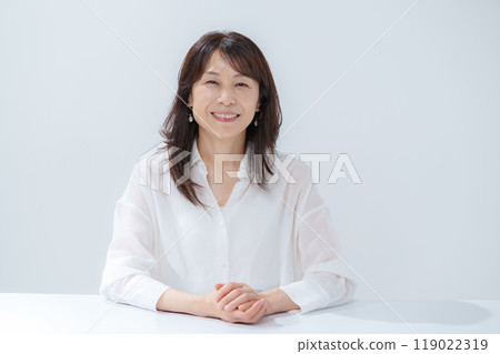 女性肖像 119022319