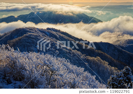 Morning clouds flowing over the main ridge as seen from Mt. Tonodake in Tanzawa Morning clouds flowing over the main ridge as seen from Mt. Tonodake in Tanzawa 119022791