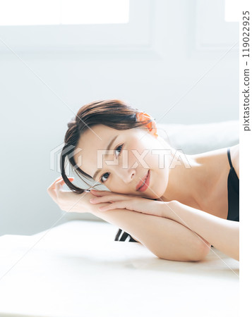 Female beauty portraits, skin care, cosmetics Female beauty portraits, skin care, cosmetics 119022925