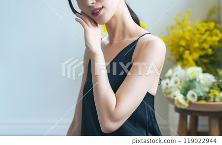 Skin care image of a woman's arm 119022944