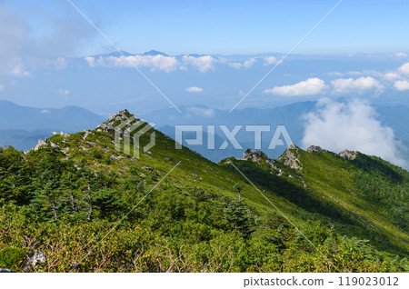 The rocky ridge of Mt. Kinpu, a famous peak in Okuchichibu 119023012