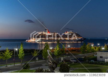 Sunset and luxury cruise ship in Aomori city, night view Sunset and luxury cruise ship in Aomori city, night view 119023039