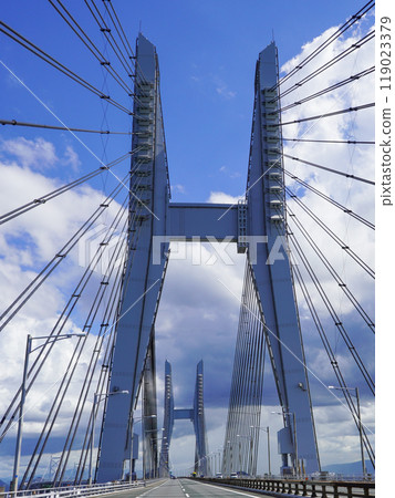 Crossing the Seto Inland Sea on the Great Seto Bridge: Hitsuishijima Bridge (Sakai City, Kagawa Prefecture) 119023379