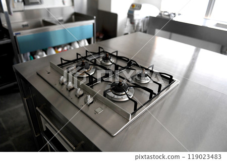 Image of a stove in a restaurant kitchen 119023483