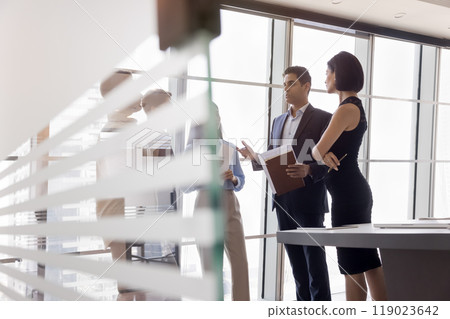 Indian project leader man talking to diverse business team 119023642