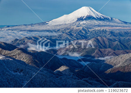 從Tanzawa·Tonodake看冬天的富士山 119023672